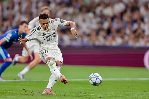 بـ10 لاعبين.. ريال مدريد يهزم مارسيليا من علامة الجزاء
